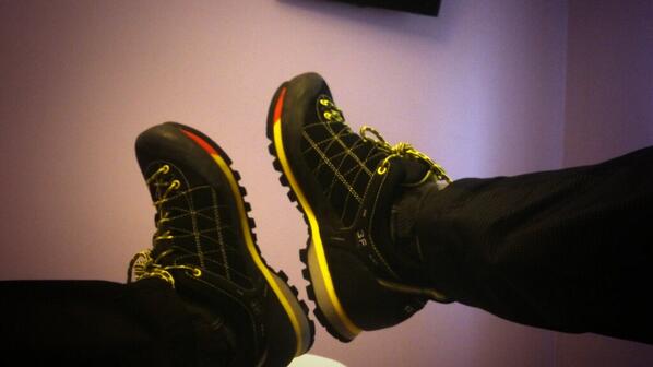 javiersimon46's tweet photo. Gracias Reyes Magos por todos los regalos. El GORE-TEX vuelve a mi vida cotidiana http://t.co/ghmU23Bqel