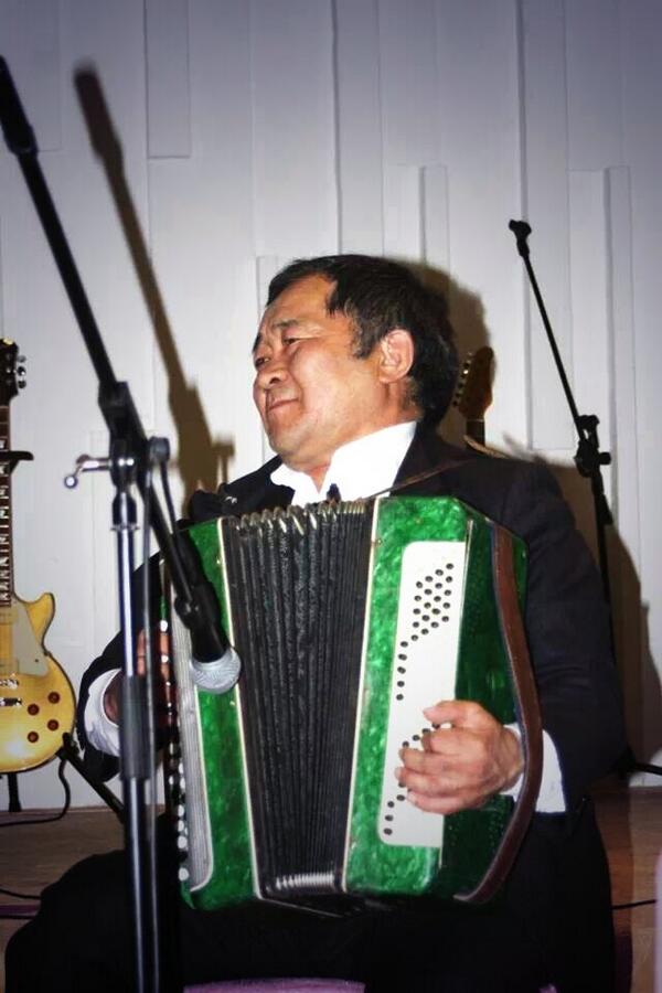 Баянхуур хөгжимийг Манай аав шиг тоглодог хүн ч ховордоо...