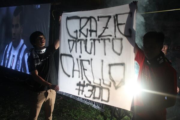 _wisnuwardhanaa's tweet photo. Cuma bisa kasih persembahan sederhana @JCI_Bogor untuk @chiellindonesia @chiellini  #300ChielloCaps   http://t.co/Q0enpn1DRz