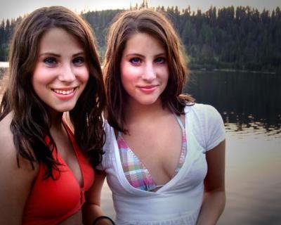 Jennife76403305's tweet photo. twins #xpost #from #hot #twins http://t.co/MSlFqFBorP http://t.co/ouXVTLY6wT