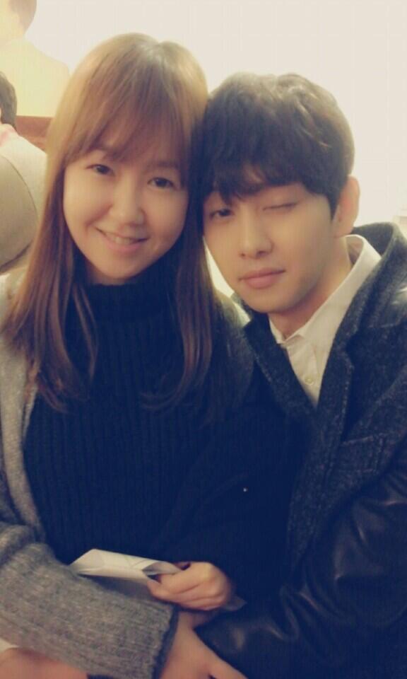 yujiyon's tweet photo. 우리 철웅이...누나 넘 심하게 앞으루ㅜㅜ
무패촬영현장에서 멋쟁이 철웅이랑~~^^ http://t.co/66Ou2dRjy5