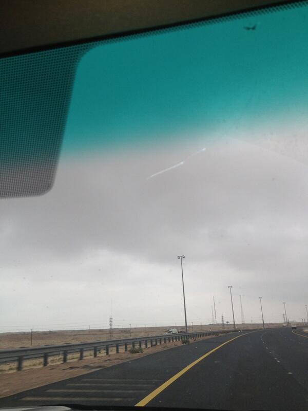 gookr_2012's tweet photo. @WeatherKuwait 

سحابه سوده على المطلاع حالياً http://t.co/XdyPKGn4KN
