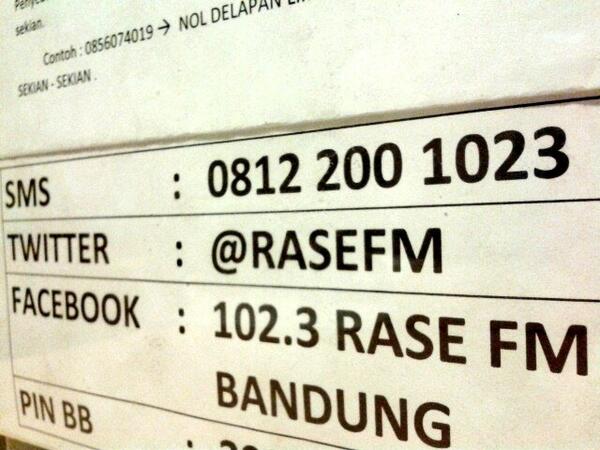 rasefmbandung's tweet photo. pengen nyapa @TomtomTheTITANS atau pengen antriin playlist? ga usah bingung kirimin ke alamat di pict ini #RCIPilihan http://t.co/ZVfpaTdR6n