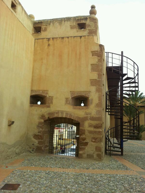 Castillo en Cuevas del Almanzora (Almería). <a href="/Ilusion0ptica/">Ilusiones Ópticas</a> <a href="/IlusionOpticaEs/">Ilusiones Ópticas</a>