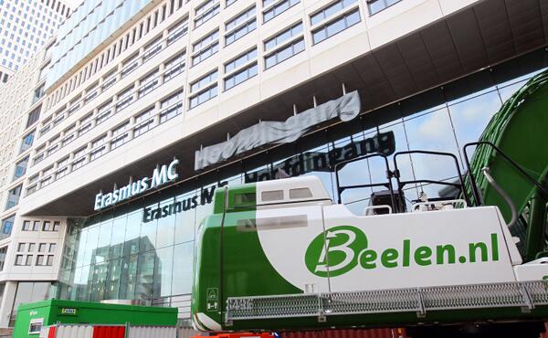 Bnextnl's tweet photo. Beelen maakt gebruik van een zeer innovatieve sloopmethode bij het Erasmus MC http://t.co/qiGngQxSX4 @CobouwNL http://t.co/zuYs96Obhc