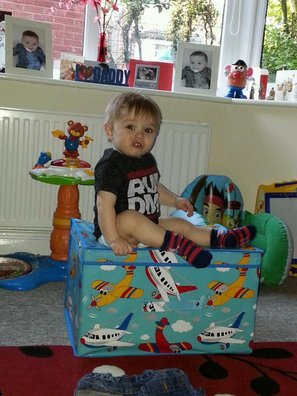 kylechambers10's tweet image. This boy is so cheeky, xx @jlk10x