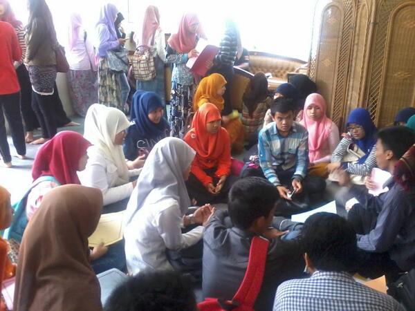 akhirnya semua berkas #UKT_UNP yg msuk ke @bemunp34 telah diserhakn ke BAAK.. alurnya begini : 1. BAAK menyeleksi....