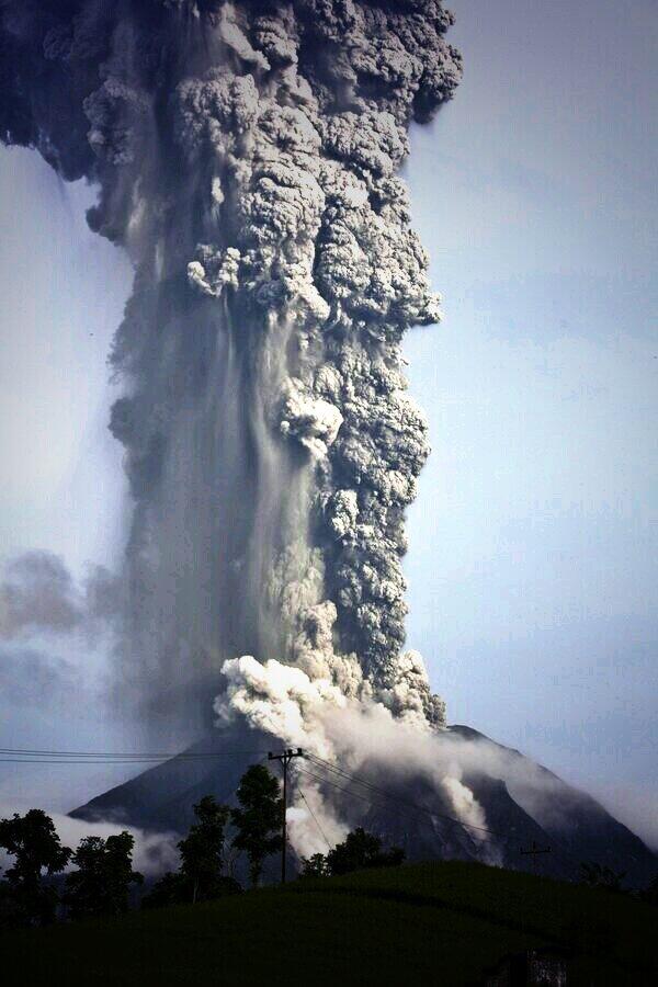 mark_op's tweet photo. There's something like this happened today in Sumatra, but in Twitter Indonesians were tweeting about Farhat Abbas. http://t.co/CXj7xBdfFz