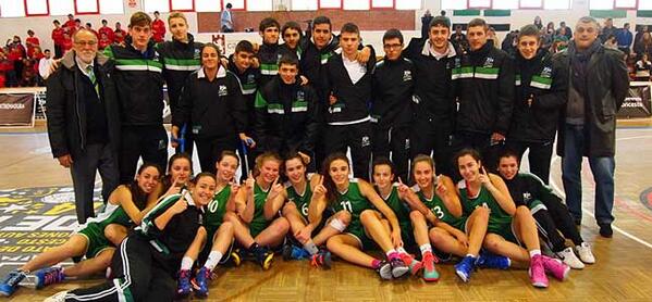 hoyextremadura's tweet photo. #Baloncesto  La selección femenina cadete de #Extremadura, campeona de España. ¡Enhorabuena! http://t.co/sYQScNnFX6 http://t.co/xfGmHOkJT4