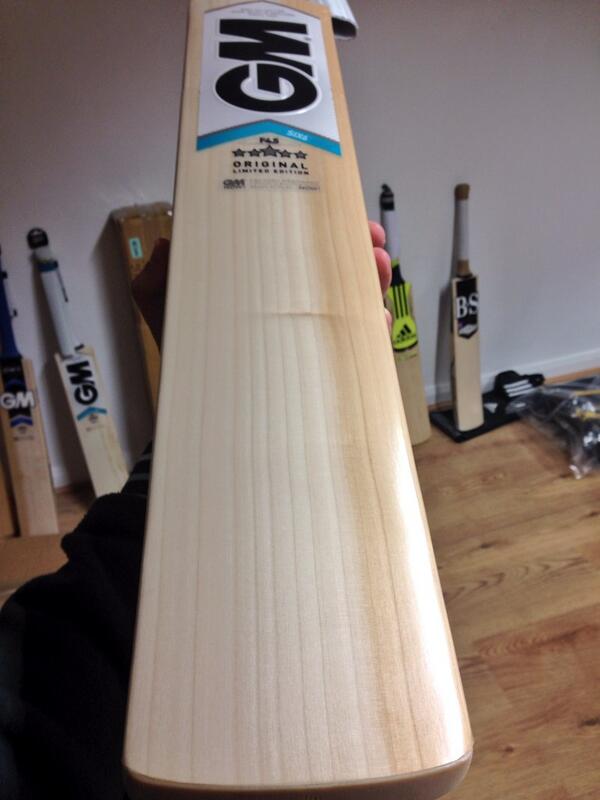 VitasCricket's tweet image. Bats flying off the shelves today! The pick of the days sales? This beauty from @GMCricket #DXM #Six6