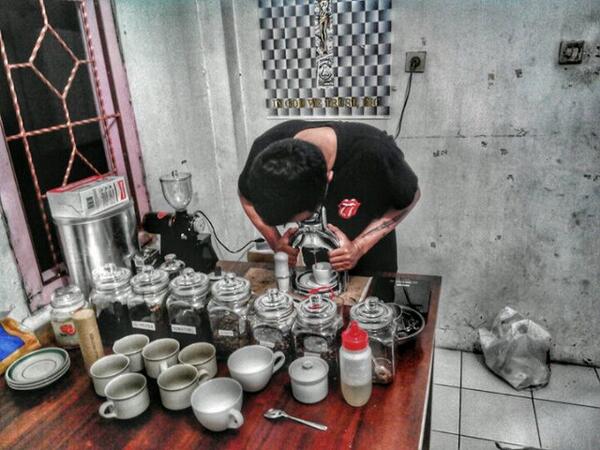Warung kopi anti kemapanan :D