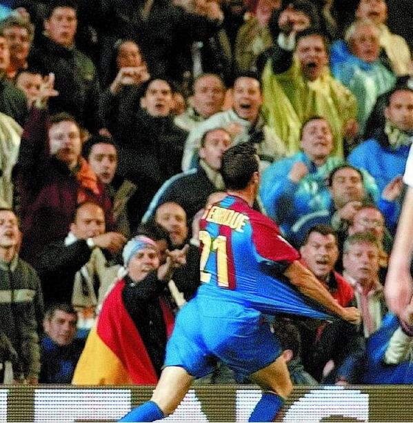 Vida_Blaugrana's tweet photo. “Cuando me veo en los cromos vestido de blanco no me reconozco" Luis Enrique en 1997 #fcblive http://t.co/cJrE0gZIus