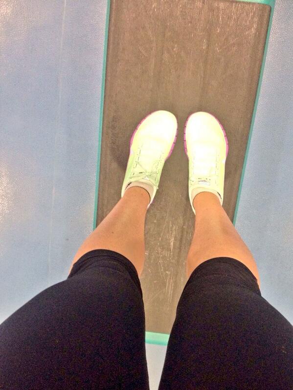 NicoleArmour1's tweet image. Time to get this show on the road #sweattime #newshoes #lovestep