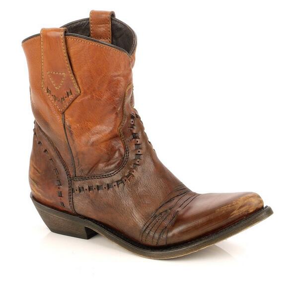 Lady_Zamar's tweet photo. LZ#213 wanna look as good as #HughJackman? With #footDiary you can. Try these Ash Dylan cowboy boots for hot results http://t.co/1rw6yEZiC2