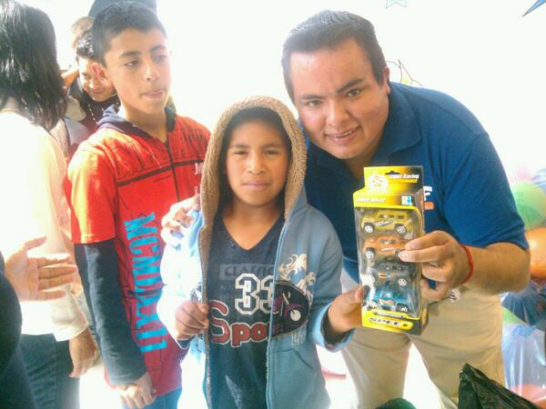 Autoridades entregan juguetes a niños y niñas del municipio / <a href="/MAS_NOTICIAS/">MÁS NOTICIAS</a> @RadiodeCholula <a href="/PeriodicoXelhua/">Periodico Xelhua</a>