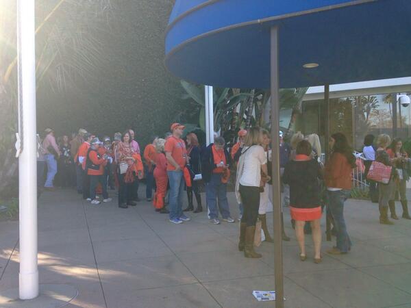 AUFAMILY's tweet photo. #WeComin MT @frogpondgirl @AUFAMILY some of the family are pulling out of the Beverly Hilton. #BCS2014 #Together http://t.co/mhFAGbdDXx