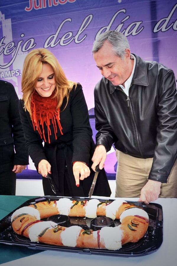 EtienneLlano's tweet photo. Mi esposa Katya y yo, les deseamos hoy y siempre mucho amor y unión familiar. ¡Feliz Día de Reyes! http://t.co/ZrCgJQmAGm