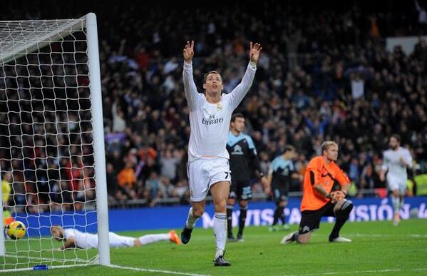 BolaholicID's tweet photo. FT: REAL MADRID 3-0 CELTA VIGO - Dua gol Ronaldo bawa Madrid raih kemenangan perdana di #LaLiga thn 2014! http://t.co/bLuI8swY8H