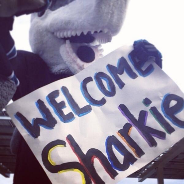 sjsharkie's tweet photo. #sharkieselfie #3: success academy! #readingiscoolpresentedbycomericabank #sharksfoundation #sjsharkie @SharksCare http://t.co/WxmlgGkN1D