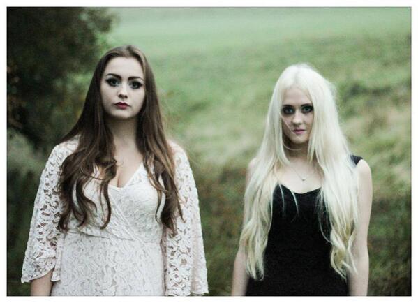 bymasque's tweet photo. Misty Winter Shoot, Photography by Samuel Clarke Photography http://t.co/VgWbE75ir0