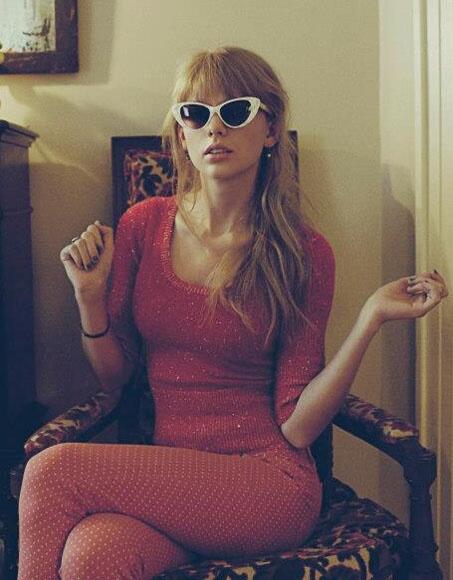 TSwiftTS_'s tweet photo. I really love this picture. http://t.co/alcE5rnHzK