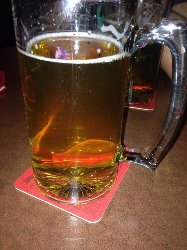 SmileyDavis14's tweet photo. The beer you drink after you find out the room your renting is equivalent to a doghouse #trueslumlords #junk http://t.co/TfpWmfqWqi