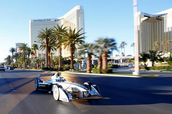 FIAFormulaE's tweet photo. Want to watch the #FormulaE car driving the Las Vegas Strip? Here you go! http://t.co/9KGnBholKN @LucasdiGrassi http://t.co/JcdZDeGNdg