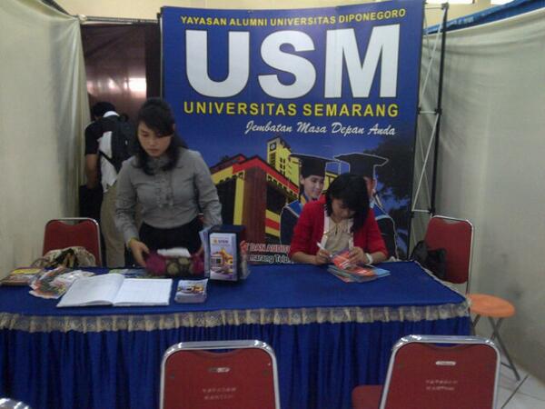 Booth kita selama dua hari, Selasa Rabu 7-8 Januari 2014 di Balai Kartini JL Diponegoro Rembang..