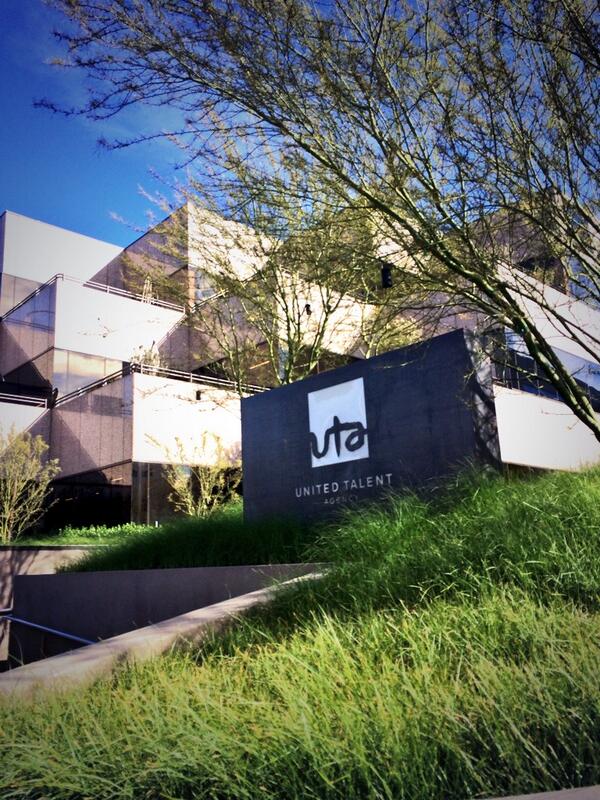 kevadamsss's tweet photo. En direct de UTA (United Talent AGENCY) trop cool !! Je pense a vous les amis ! Love http://t.co/TlTvKPncbi