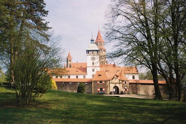 castle_pics's tweet photo. Bouzov Castle, Czech Republic. #czech #czechrepublic #Castle http://t.co/SeNXnjboyj