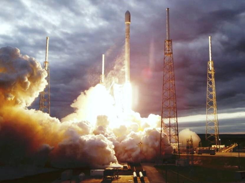 Lancement Falcon 9  / Thaicom 6 - 6 janvier 2014  - Page 2 BdVDekxCcAA9Epi