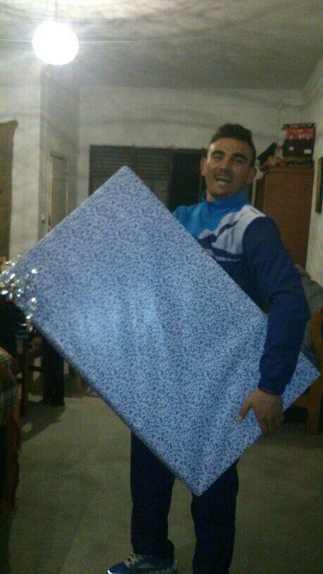 monica_tudivina's tweet photo. Porq esta cara de felicidad abriendo su regalo,no la cambio por nada del mundo!!! @manuel99308685  Ta gustao ehh!! :) http://t.co/fMFvirl71E