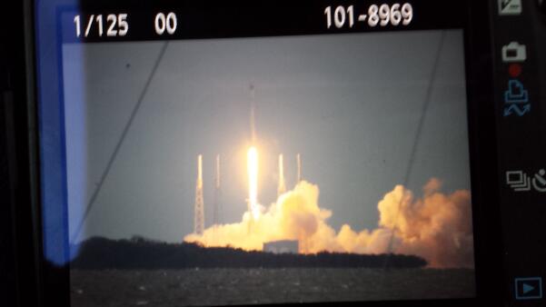 starvingsumo's tweet photo. Another successful launch for the #SpaceX #Falcon9 http://t.co/umLz0Ys2MX