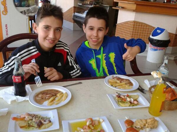 marymora8253's tweet photo. Ole los guapooooos muaks os quierooo gamberrooos http://t.co/iLbE00hmBa