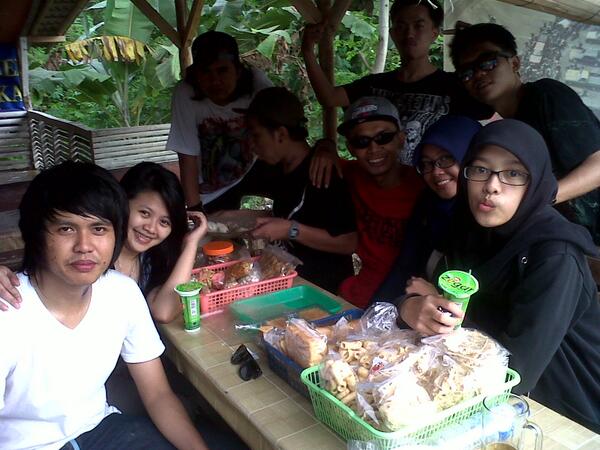 Rest Area =)) @yoprut @Harry_Deathcore <a href="/diez_DFR/">Diez DEATHFORREVENGE</a> <a href="/BoboSyaqiyah/">$yaqiyah♛</a> <a href="/OpiYulianti/">Opi Yulianti</a> <a href="/Rsdyunita/">grumpy</a> <a href="/Razif_DC/">Razif DFR</a> @nggieatsdrums