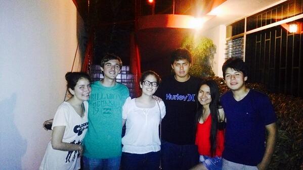 whateverusayng's tweet photo. #juerga #SaturdayNightLive #LoveThem #PartyHard #FullDrinks #Shots http://t.co/AzjVHT0QrX
