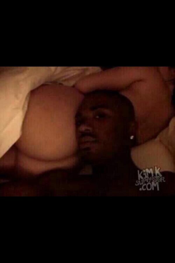 BootyOlympics_'s tweet photo. ray j definitely winning with the classic booty selfie #BootyOlympics http://t.co/pfggDEsNkL