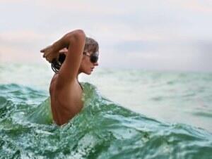 13wrighta_oc_36's tweet photo. glasses #rodrigoygabriela #glasses #vanilla #brunette #topless #wet #beach http://t.co/Mm0zXKJUUK http://t.co/B83DG4Q9xe