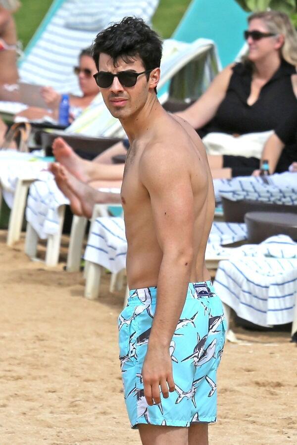 tudosobre_jonas's tweet photo. Esse cabelo, essa boca, essa carinha, esse corpo... Não sei o que dizer. http://t.co/0pi5xAldWP