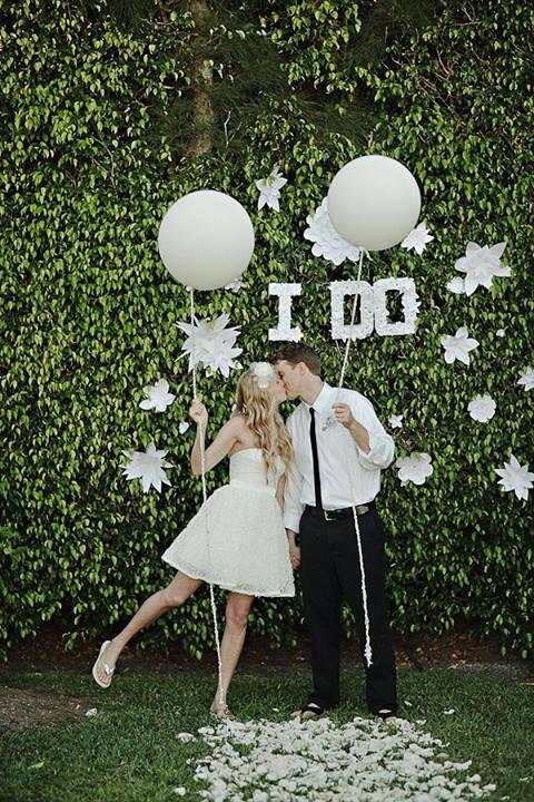 WhiteAzalea_com's tweet photo. Backyard wedding full of stylish glamour http://t.co/Mry0WNURNY