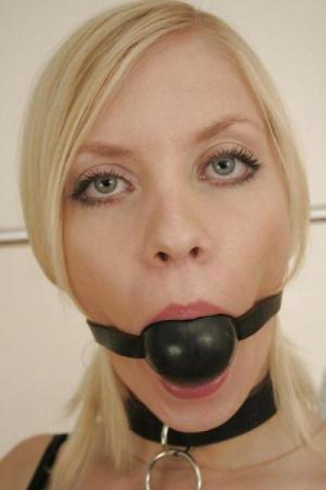 walker_67898276's tweet photo. drool #eyes #drool #gagged http://t.co/Gp2ypJ9KiL http://t.co/oR0ncI2BlR