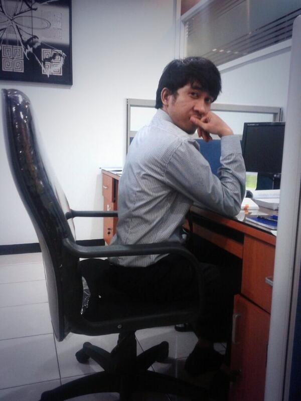 ReflexionFawi's tweet photo. Yang betahh ya boyy @ronaldperini #Firstday http://t.co/eHTuVVnPnv
