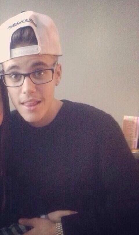 Bliv såret Solskoldning Pump Justin Bieber Babes on Twitter: "The glasses tho http://t.co/s7kNhvOKV2" / Twitter Bliv såret Solskoldning Pump Justin Bieber Babes on Twitter: "The glasses tho http://t.co/s7kNhvOKV2" / Twitter