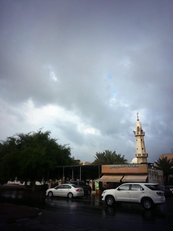 Firefly_Apoy's tweet photo. Its raining... and here comes traffic.. keep safe everyone... #dubairain #dubaitraffic #keepsafe http://t.co/UEZD1ri0lO