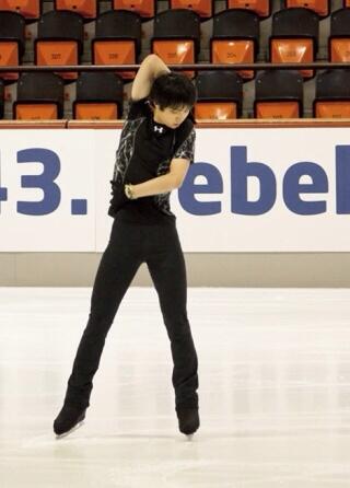ぁゎゎ 羽生結弦の身体データ 身長173cm 体重53kg 本人ベストは56kg 脂肪率4 5 靴のサイズ25 5cm スケート靴のサイズは27cm ウエスト63cm以下 Tシャツのサイズは男性用のm ウエスト63cm以下ӧ細すぎ Http T Co M1dp0jpqpk Twitter
