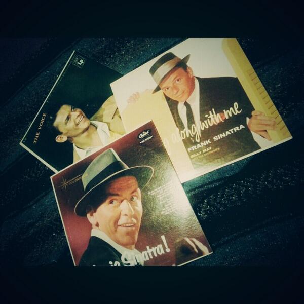 Dkneesdelaa's tweet photo. My baby Frank! Soothing music! #myfavoriterecords http://t.co/2G7VgqJve9