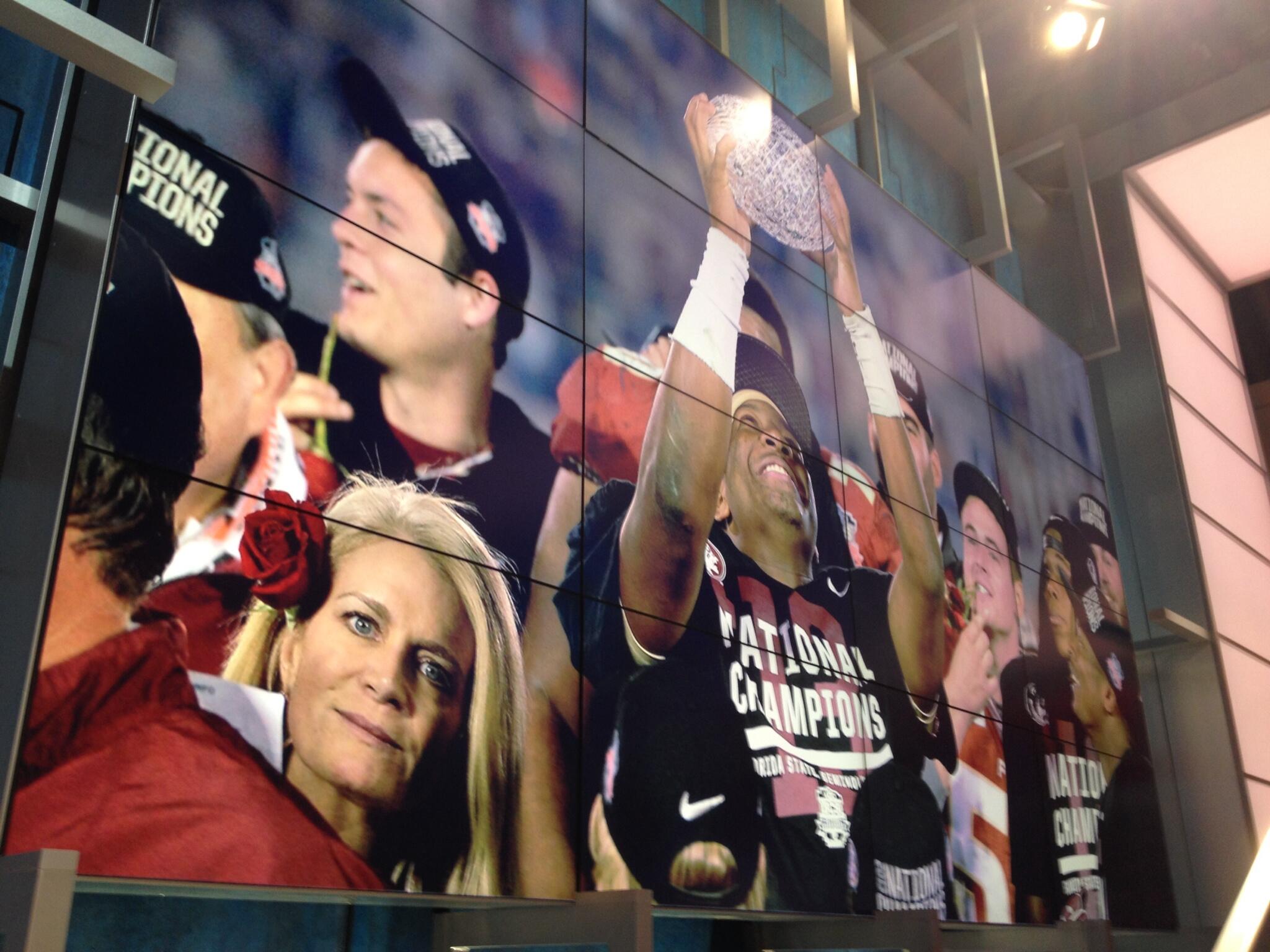 BdWwUUTCQAALCqJ.jpg:large