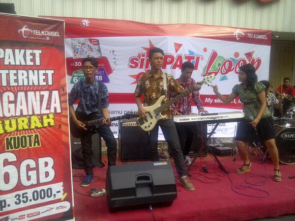 @FaraAnggitha <a href="/bnb_indie/">BNB Band</a> Musik asik Car freeday <a href="/tseljember/">telkomsel_jember</a>