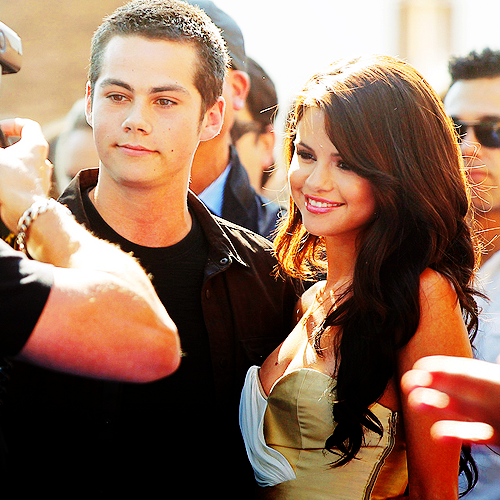 fan2fr's tweet photo. L'acteur Dylan O'Brien craque littéralement pour la belle Selena Gomez !  #Selenators  http://t.co/AQCTkwo4EN http://t.co/H3jHeKRcHT