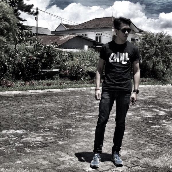 Whoop! Mr. <a href="/rizqikoy_/">MR</a> bass player from <a href="/enerji_official/">EnerJi Official Site</a> &amp; @GBBmusic wear #CHILLisBLACK | Stay chill sir!
